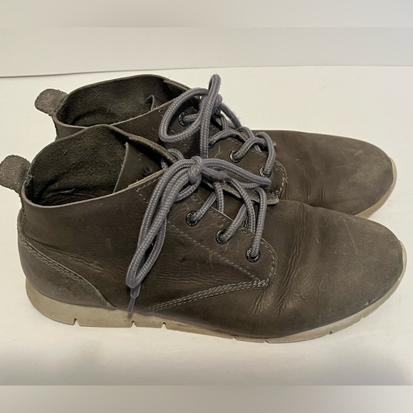 Kodiak Gray Ankle Boots with Suede Finish - Picture 3 of 15